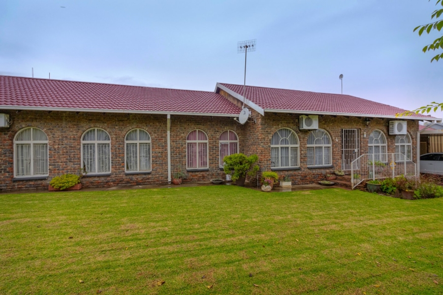 5 Bedroom Property for Sale in Jordania Free State